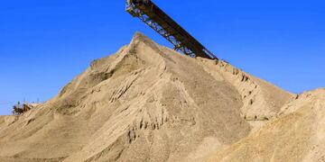 Podría faltar arena en Rosario por un conflicto gremial