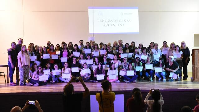 Entrega de certificados del curso de Lengua de Señas Argentinas