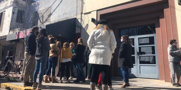 Padres en el Frente del Colegio San José, ante un posible hecho de abuso sexual a una menor