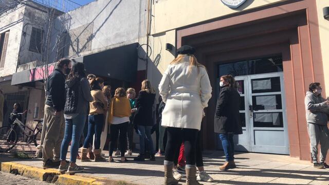 Padres en el Frente del Colegio San José, ante un posible hecho de abuso sexual a una menor