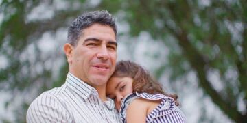 Renatta Nieva con su papá.