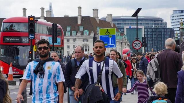 Londres se tiñe de celeste y blanco. Casi 60 mil argentinos estarán para ver el partido entre Argentina e Italia.
