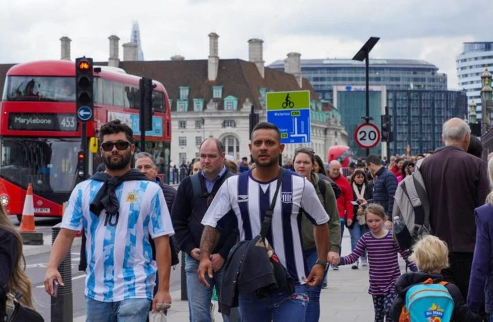 ¡Londres de celeste y blanco! Casi 60 mil argentinos estarán en Wembley para ver La Finalissima