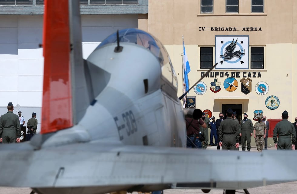 Escándalo en Mendoza: la Fuerza Aérea festejó el Día del Padre con bailarinas en el casino militar