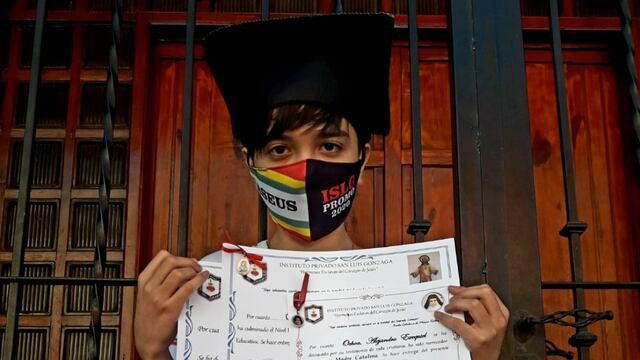 Luego de un año atípíco, Alejandro Exequiel grabó un emotivo tema para sus compañeros, junto a quienes terminaron la primaria en 2020.