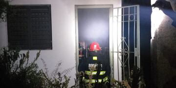 Los Bomberos apagaron las llamas pero no pudieron salvar al dueño de la casa.
