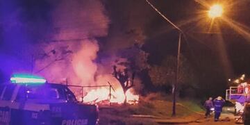 Montecarlo: intentaron agredir a un adolescente y quemaron su casa.