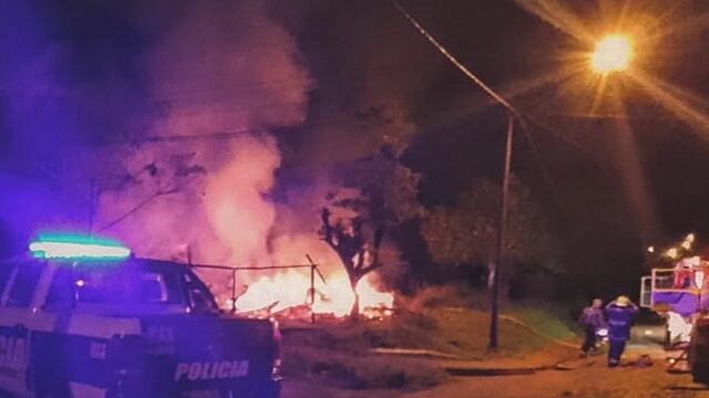 Montecarlo: intentaron agredir a un adolescente y quemaron su casa.