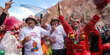 Totalmente integrado a los festejos del carnaval purmamarqueño se vio al embajador Stanley, acompañado por el gobernador Morales.