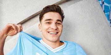 Mirá cómo le queda la nueva remera a la "Araña".