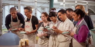 Tras un mano a mano entre y , quién fue el quinto eliminado de Bake Off Famosos