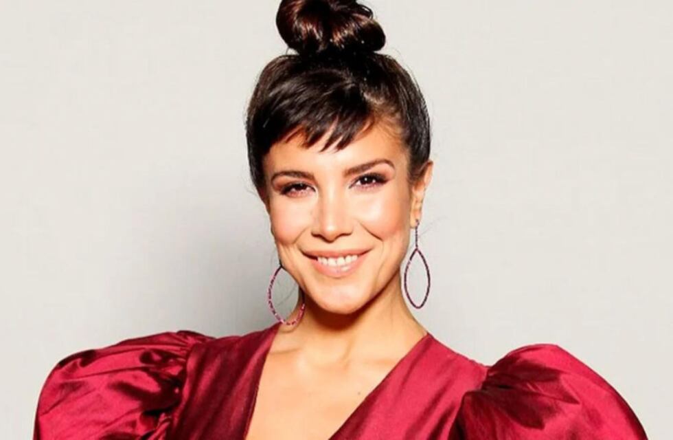 Despues de 10 años Andrea Rincón se mostró con plumas y conchero en Instagram