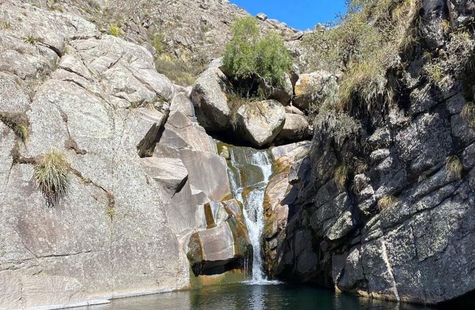La “garganta del diablo” con aguas cristalinas en medio de las Sierras de Córdoba