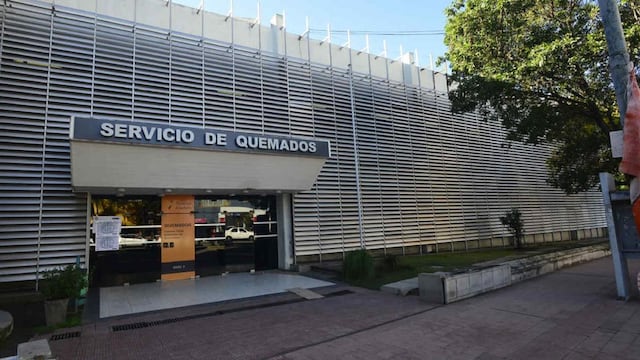 En el Instituto del Quemado internaron a la mujer.