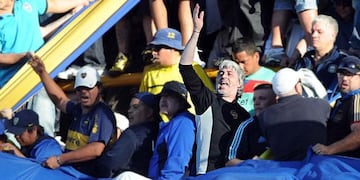 Rafael Di Zeo y otros 57 barrabravas no podrán asistir más a las canchas. Foto: Télam