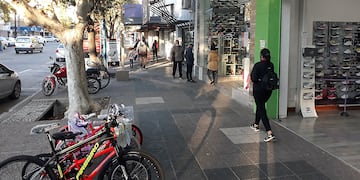 Un fantasma invadió las calles céntricas de General Alvear. Archivo.