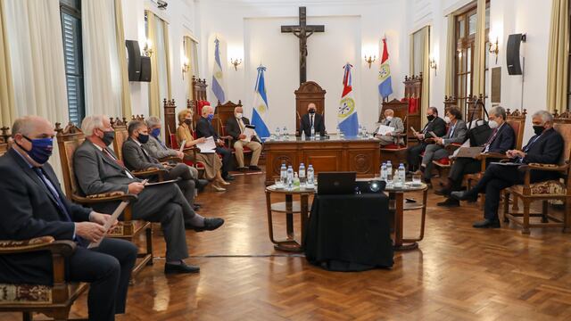 El gobernador Omar Perotti y los ministros de la Corte Suprema provincial se reunieron a fines de octubre. (@omarperotti)
