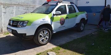 Entrega de nuevo móvil policial para el destacamento de bomberos en De La Garma