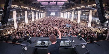 Hernán Cattaneo en Forja. Una multitud bailó con el DJ.