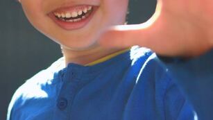 Convocan a personas que quieran adoptar a un niño de 11 años.