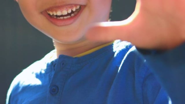 Convocan a personas que quieran adoptar a un niño de 11 años.