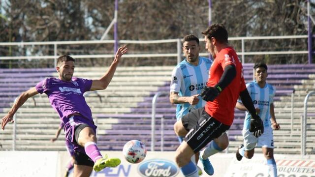 Lautaro Díaz supera a Guillermo Sara y convertirá el único gol del encuentro