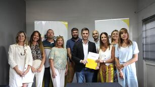 Viotti firmó un convenio para escrituras sociales a bajo costo