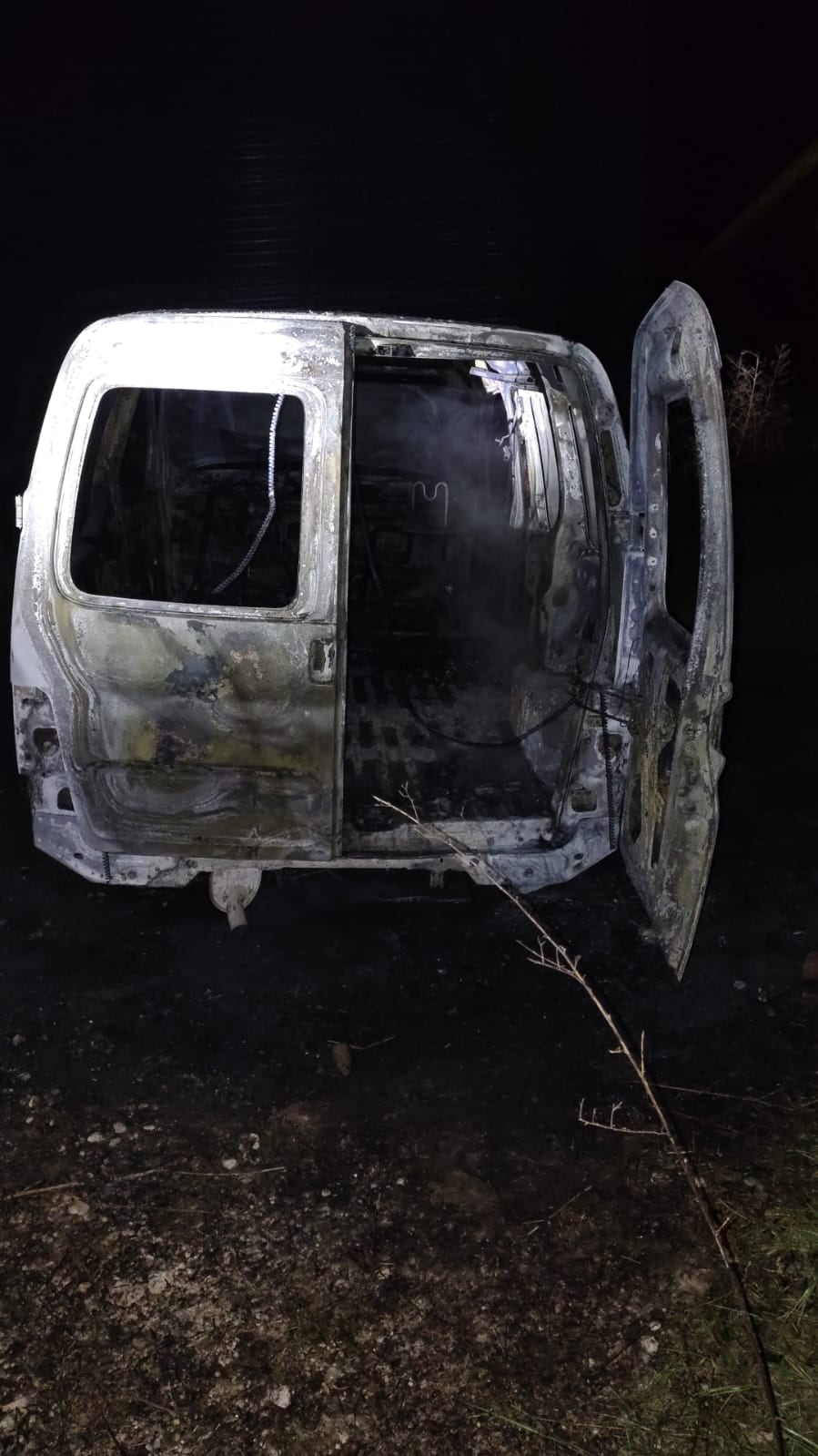 un menor fue demorado por incendiar un vehículo que había sido robado días atrás