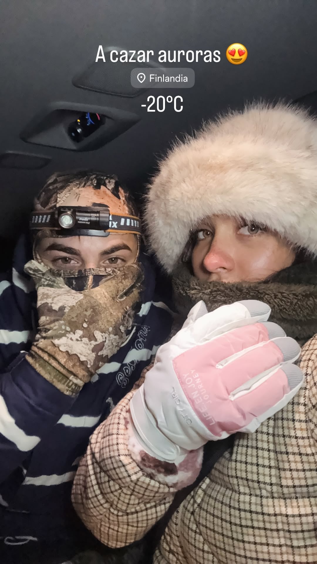 En su primer día, los artistas salieron a cazar auroras boreales.