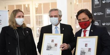 El Presidente de la Nación y el Gobernador de Salta participaron del acto oficial del matasellado de la emisión postal en homenaje al General Güemes.