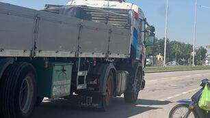 Camión en plena Avenida urbana (exruta 34)