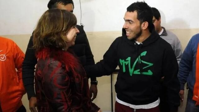 Batakis junto a Carlos Tévez.