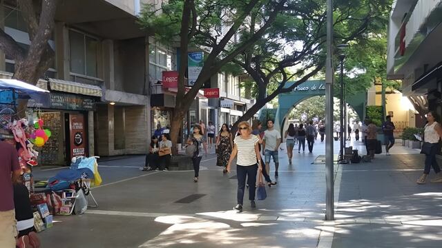 Inauguraron un mirador en la peatonal de Córdoba.
