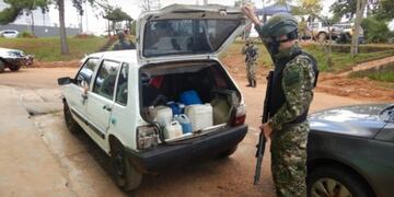 Fuerzas federales argentinas y brasileñas confiscaron mercadería de contrabando en la zona de frontera.