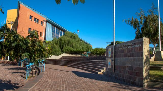 Egresados del IFD 4 de Neuquén reclaman que no les han entregado el título