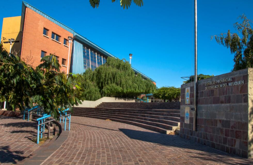 Egresados del IFD 4 de Neuquén reclaman que no les han entregado el título