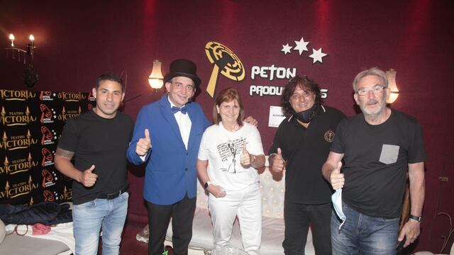 La presidenta del PRO asistió a una de las funciones que realiza Pablo Cavaleiro en Mar del Plata.
