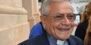 Murió el sacerdote Carlos Varas