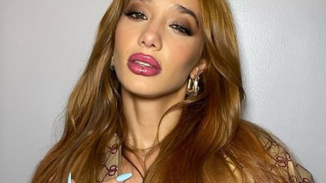 Ángela Torres mostró qué lleva en su cartera.