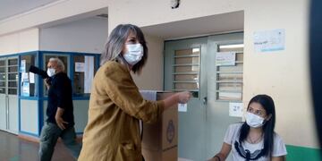 PASO 2021 en Misiones: votó Claudia Gauto, la candidata renovadora