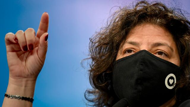 Carla Vizzotti anunció que estudiarán "con mucha atención" la medida que tomó Uruguay con los contactos estrechos vacunados.