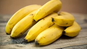 Son argentinos, probaron un plátano crudo pensando que era una banana y su reacción se hizo viral.