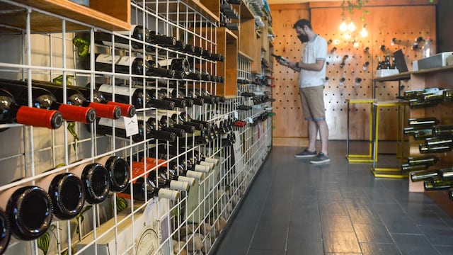 Empresarios bodegueros piden un aumento para el vino.