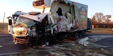 Fuerte choque entre dos camiones en la Ruta 3
