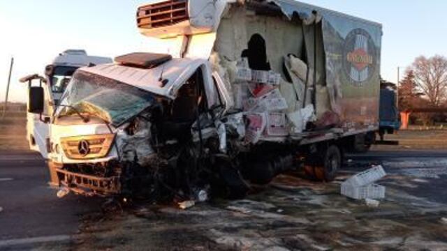 Fuerte choque entre dos camiones en la Ruta 3
