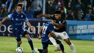 Estudiantes de Río Cuarto se enfrenta ante Atlético Rafaela por la ida del Reducido de la Primera Nacional. (Tomás Fragueiro / La Voz)