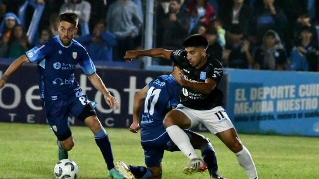 Estudiantes de Río Cuarto se enfrenta ante Atlético Rafaela por la ida del Reducido de la Primera Nacional. (Tomás Fragueiro / La Voz)