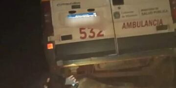 Despiste de ambulancia derivó con su conductor herido.