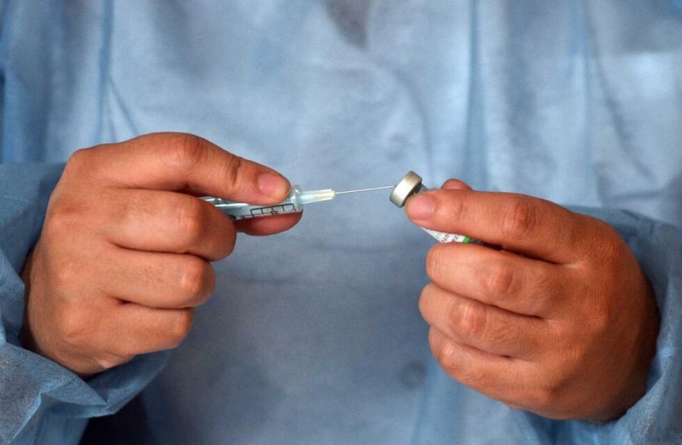 COVID-19: convocan para la segunda dosis de Sinopharm