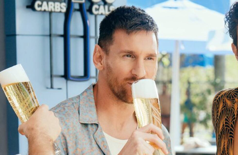 El divertido comercial de Messi junto a Jason Sudeikis y Dan Marino: cerveza en la playa